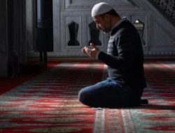5 Doa Pembuka Rezeki Usai Salat Subuh yang Diajarkan Rasulullah pada Sahabat