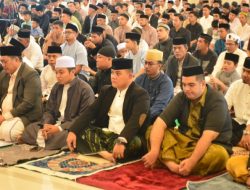 Salat Ied dengan Ribuan Masyarakat Sinjai, ini Harapan Pj Bupati TR Fashul Falah