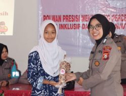 Polwan Polres Sinjai Goes to School, Ingatkan Siswa Berfikir Sebelum Bertindak