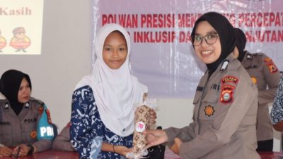 Polwan Polres Sinjai Goes to School, Ingatkan Siswa Berfikir Sebelum Bertindak