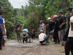 Dibantu 100 Zak Semen untuk Jalan, Warga Benteng: Terima Kasih Pj Bupati Sinjai