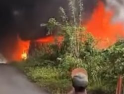 Kebakaran Hebat di Sinjai, Hanguskan Dua Rumah, Mobil hingga Belasan Motor