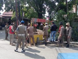 Tim Terpadu Pemkab Sinjai Bongkar Lapak Pedagang Kaki Lima, ini Sebabnya