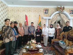 Bupati Sinjai Terima Pin Tanda Kehormatan Pengayom Masyarakat dari FSKN