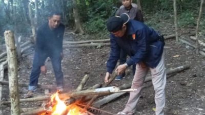 Polisi Bakar Arena Judi Sabung Ayam di Panaikang Sinjai Timur