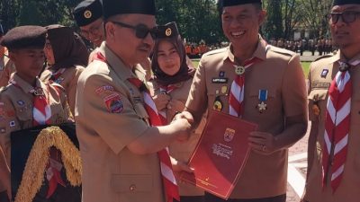 Hari Pramuka Ke-64, Wabup Sinjai Terima Penghargaan Lencana Pancawarsa III