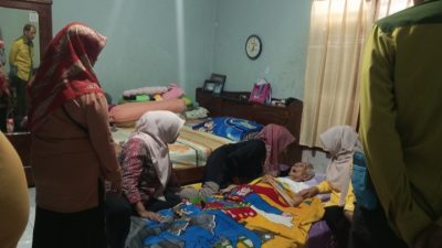 Andi Kartini Pimpin Anjangsana ke Sesepuh Golkar dan Berbagi dengan Warga Sinjai