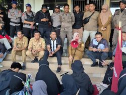 Dikepung Massa, Bupati Sinjai: Tidak Ada Kenaikan PBB-P2