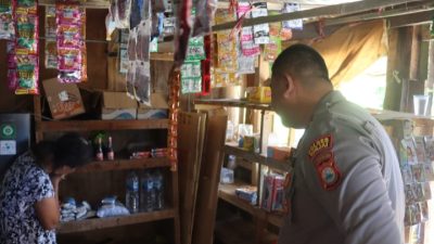 Kapolres Sinjai Bikin Haru, Borong Dagangan Ibu Penjual Sepi Pembeli