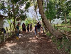 Lurah dan Babinsa Biringere Kompak Turun Tangan Bersihkan Drainase di Batu Pake