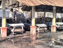 Heboh! Kebakaran Hanguskan Empat Mobil di Kantor Bupati Bulukumba