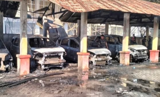 Area parkir kantor Bupati Bulukumba yang terbakar. (foto: ist)