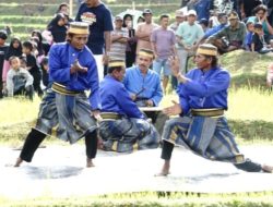 Pesta Rakyat Beramal di Kajuara, Bupati Bone Ajak Warga Lestarikan Tradisi