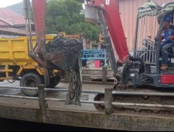PUPR Sinjai Keruk Sedimen di Dua Titik, Antisipasi Genangan Saat Hujan