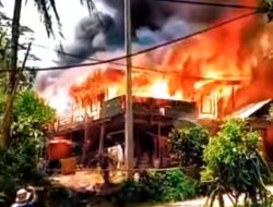 Rumah Panggung di Tellulimpoe Sinjai Hangus Terbakar, Kerugian Capai Ratusan Juta