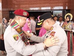 Suasana Haru Warnai Pergantian Kapolres Sinjai