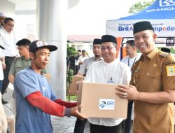 BRI Sinjai Bagikan 1.500 Paket Sembako, Tandai Beroperasinya Kantor Baru