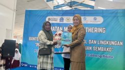 Pj Sekda Bone Apresiasi ASDP Salurkan 500 Paket Sembako untuk Warga Bajoe