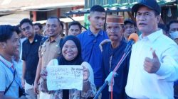 Menteri Pertanian Salurkan Bantuan Rp8 Miliar untuk Korban Banjir di Bone