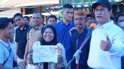 Menteri Pertanian Salurkan Bantuan Rp8 Miliar untuk Korban Banjir di Bone