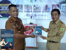 Kadis Kominfo Sinjai Perkuat Literasi Lewat Donasi Buku Pendidikan