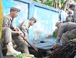 Camat Tallo Tertibkan Lapak PKL di Atas Drainase, Siapkan Lokasi Relokasi