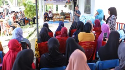 Bupati Bone Salurkan 720 Paket Bantuan untuk Keluarga Miskin dan Rentan