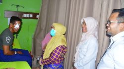 Bupati Sinjai Jenguk Petugas Damkar yang Cedera Saat Padamkan Kebakaran