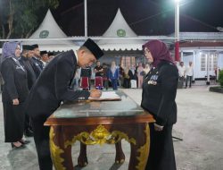 Tiga Kali Pimpin Pelantikan, Bupati Ratnawati Kembali Rotasi Pejabat Sinjai
