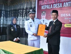 Bupati Sinjai Lantik Dua Kades Antarwaktu di Tellulimpoe