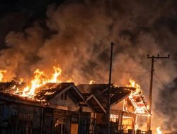 Tragedi Kebakaran di Sinjai Barat: 4 Rumah Ludes, 1 Warga Tewas, Kerugian Rp725 Juta