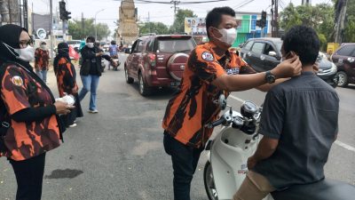 Bagikan Seribuan Masker, Pemuda Pancasila Sinjai Desak Pelaku Karhutla Ditangkap