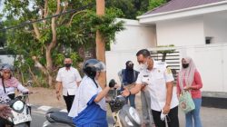 Kabut Asap Karhutla Mengancam Kesehatan, Wabup Sinjai Turun Bagikan Masker